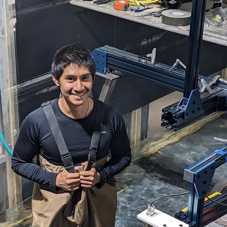 Julian_in_environmental_flume